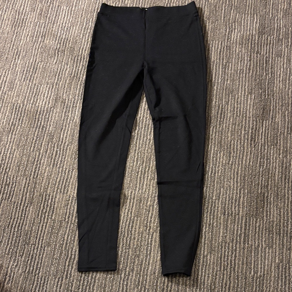 Sienna & Bellini leggings with pleather back pockets